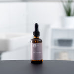 Essential Beard Oil im Badezimmer – natürliches Premium Bartöl von Black Forest Co.