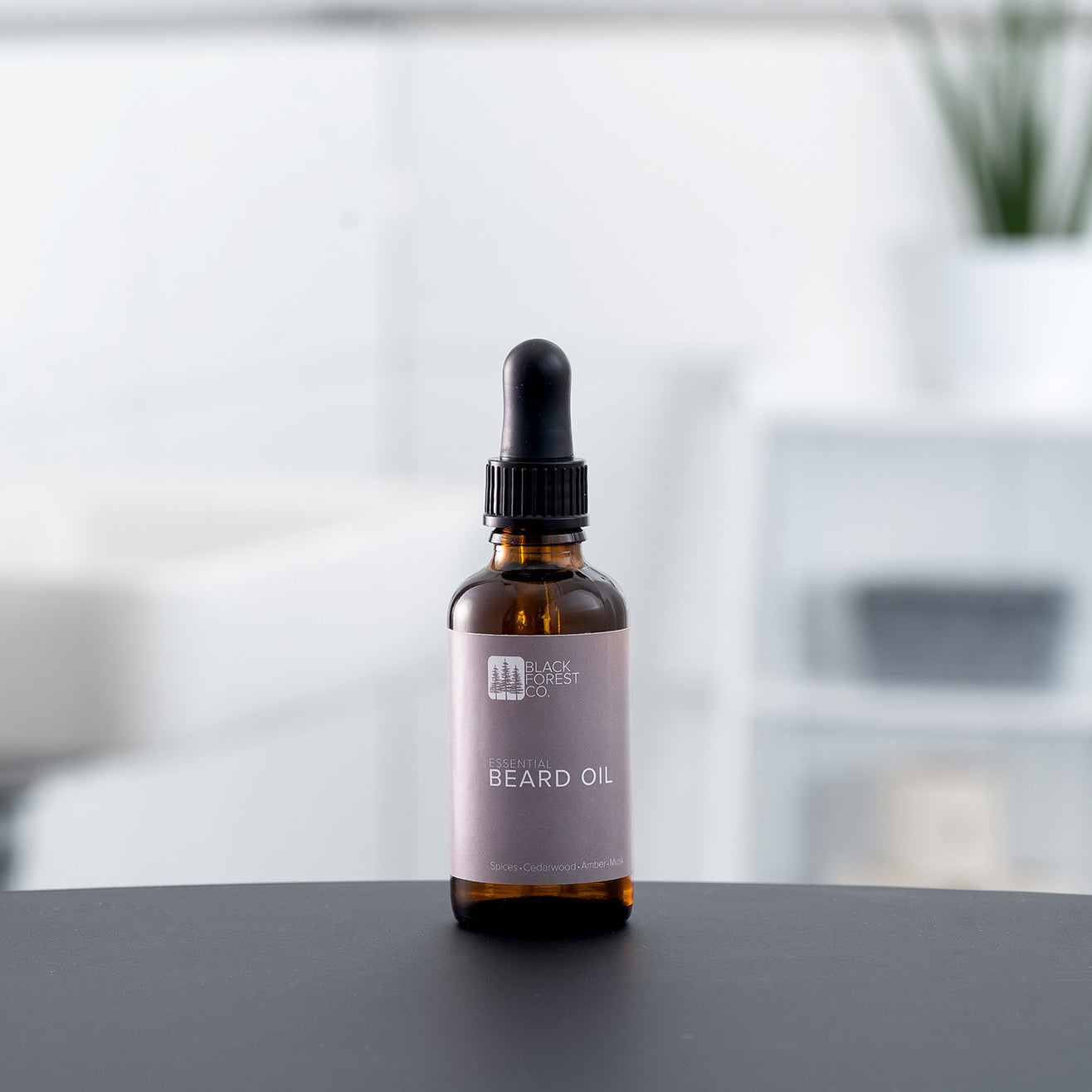 Essential Beard Oil im Badezimmer – natürliches Premium Bartöl von Black Forest Co.